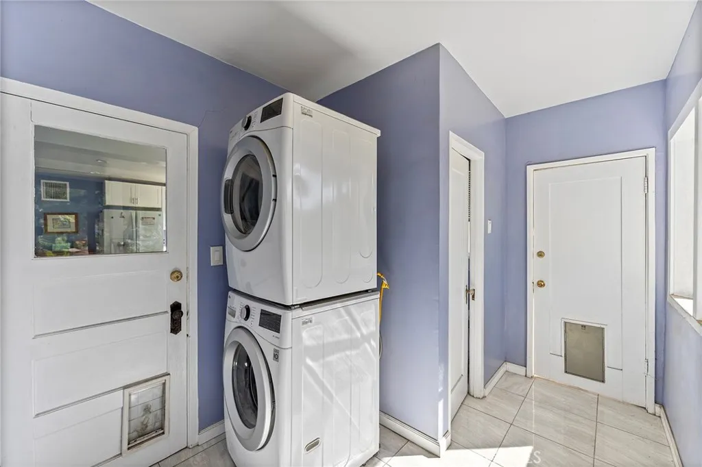 2042 Rome, Los Angeles, California 90065 home-pic-17